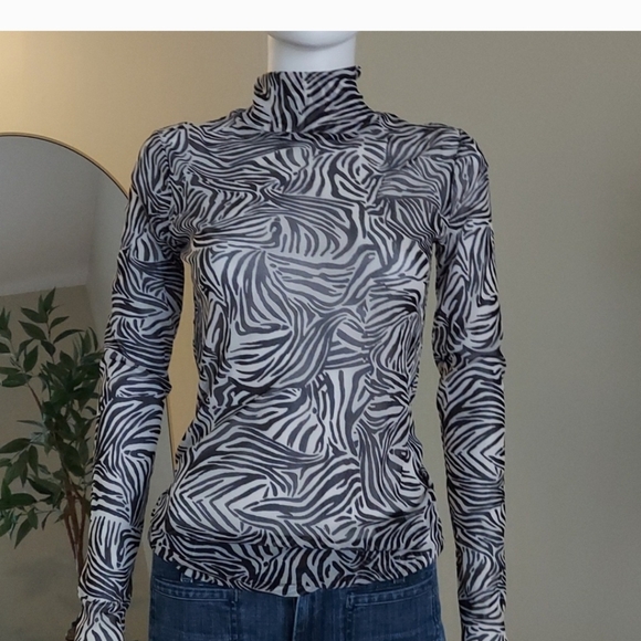 NWT Sanctuary Top - Picture 3 of 3